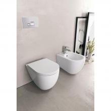 Couple vase et bidet suspendus Tour 4.0